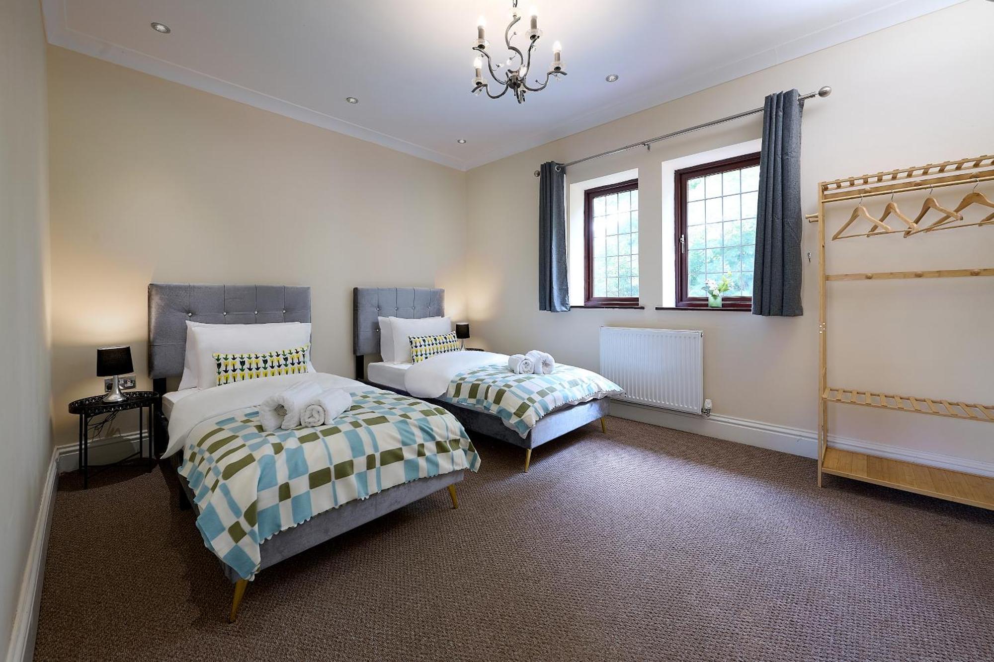 Spacious Home For Large Families And Contractors Wolverhampton Esterno foto