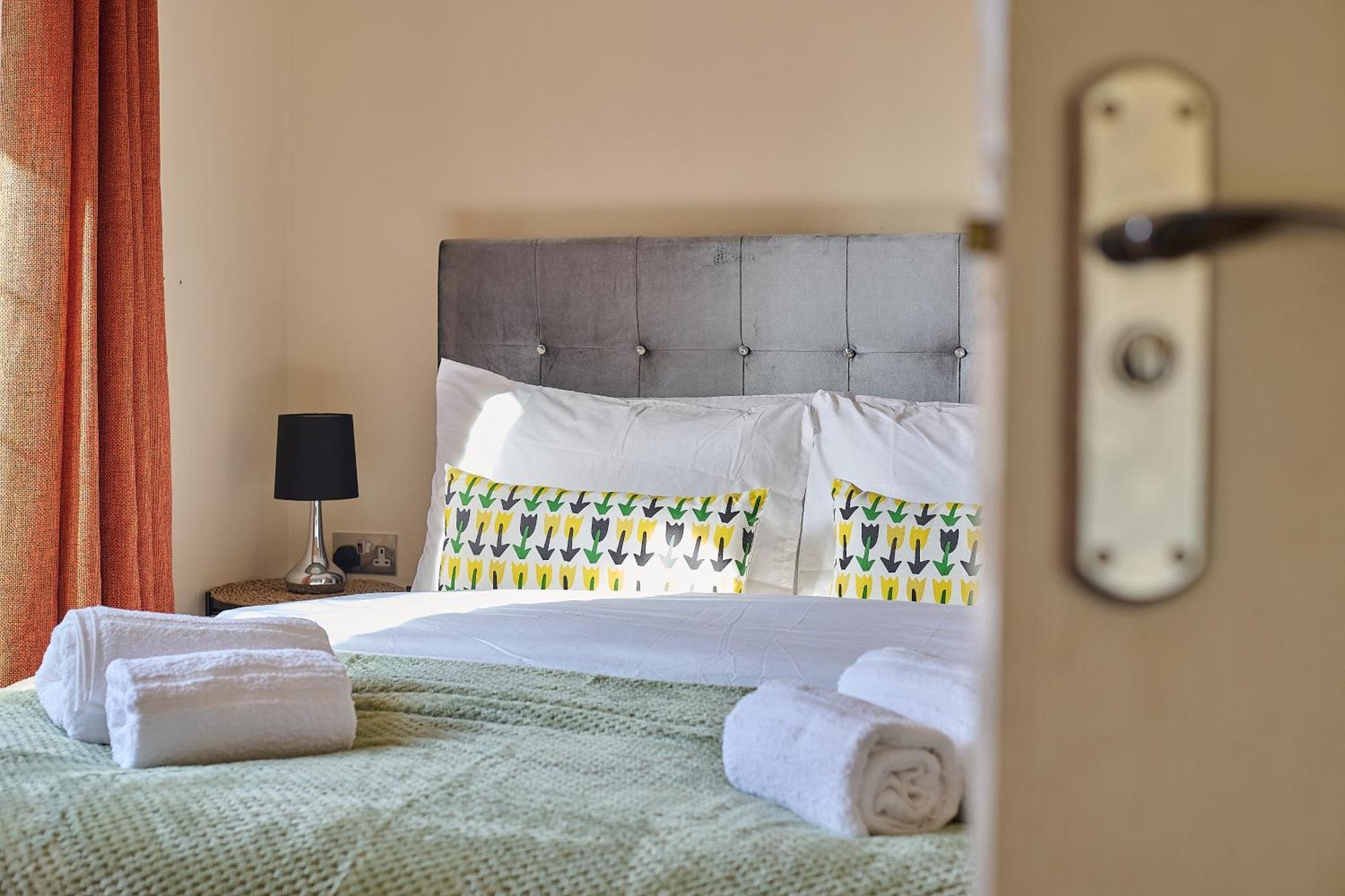Spacious Home For Large Families And Contractors Wolverhampton Esterno foto