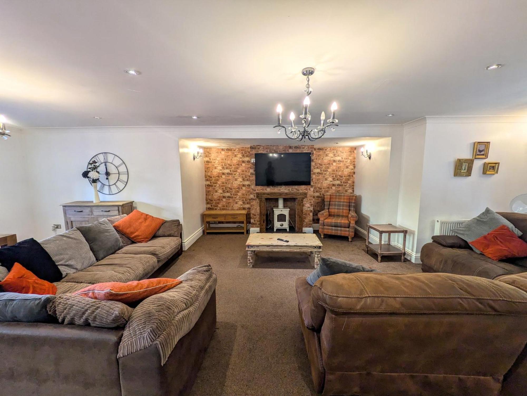 Spacious Home For Large Families And Contractors Wolverhampton Esterno foto