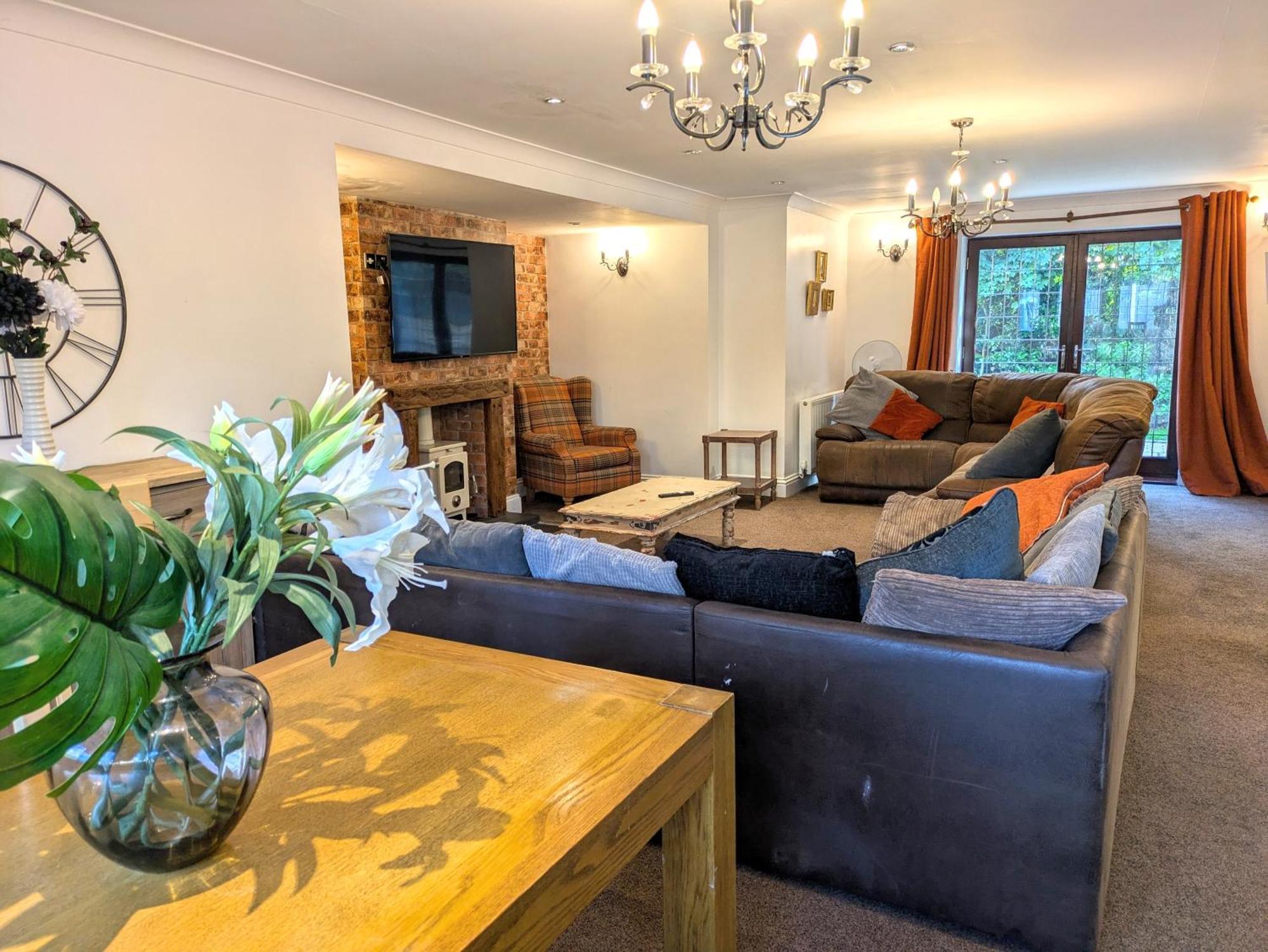 Spacious Home For Large Families And Contractors Wolverhampton Esterno foto